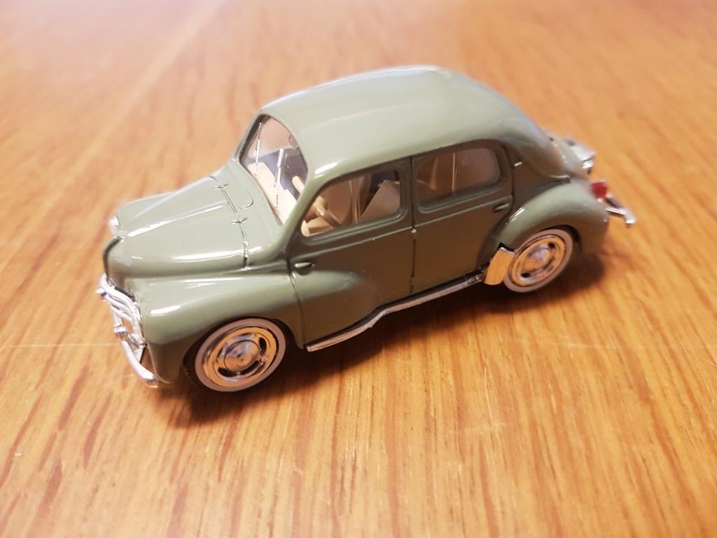 Solido Renault 4cv, Hobby en Vrije tijd, Modelauto's | 1:43, Ophalen of Verzenden, Zo goed als nieuw, Auto, Solido