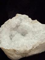 Prachtige Bergkristal Geode - Natuurlijke Decoratie, Ophalen of Verzenden, Zo goed als nieuw