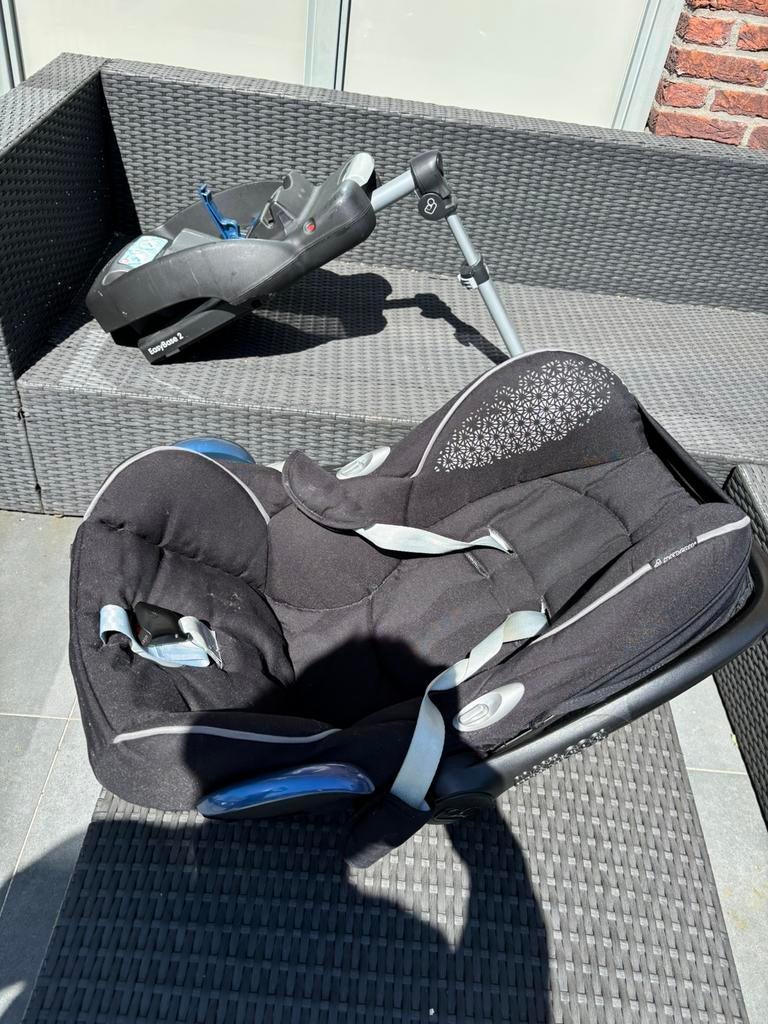 Maxicosi EasyBase 2 met poot !!, Kinderen en Baby's, Autostoeltjes, Autogordel, Ophalen of Verzenden, Zo goed als nieuw, 0 t/m 13 kg