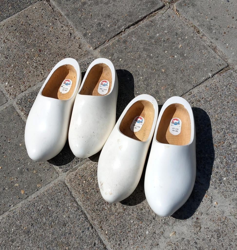 Klompen 2 paar verschillende maat., Ophalen