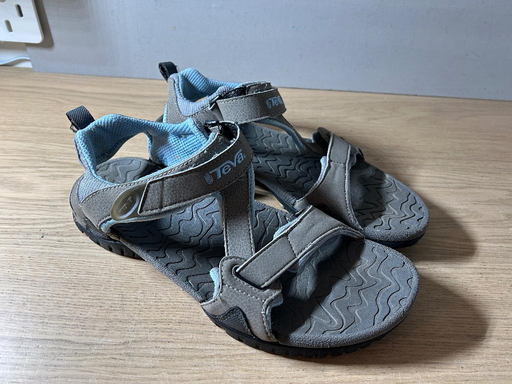 Teva Sandalen Grijs/Blauw Maat 41, Kleding | Dames, Schoenen, Blauw, Gedragen, Sandalen of Muiltjes, Ophalen of Verzenden