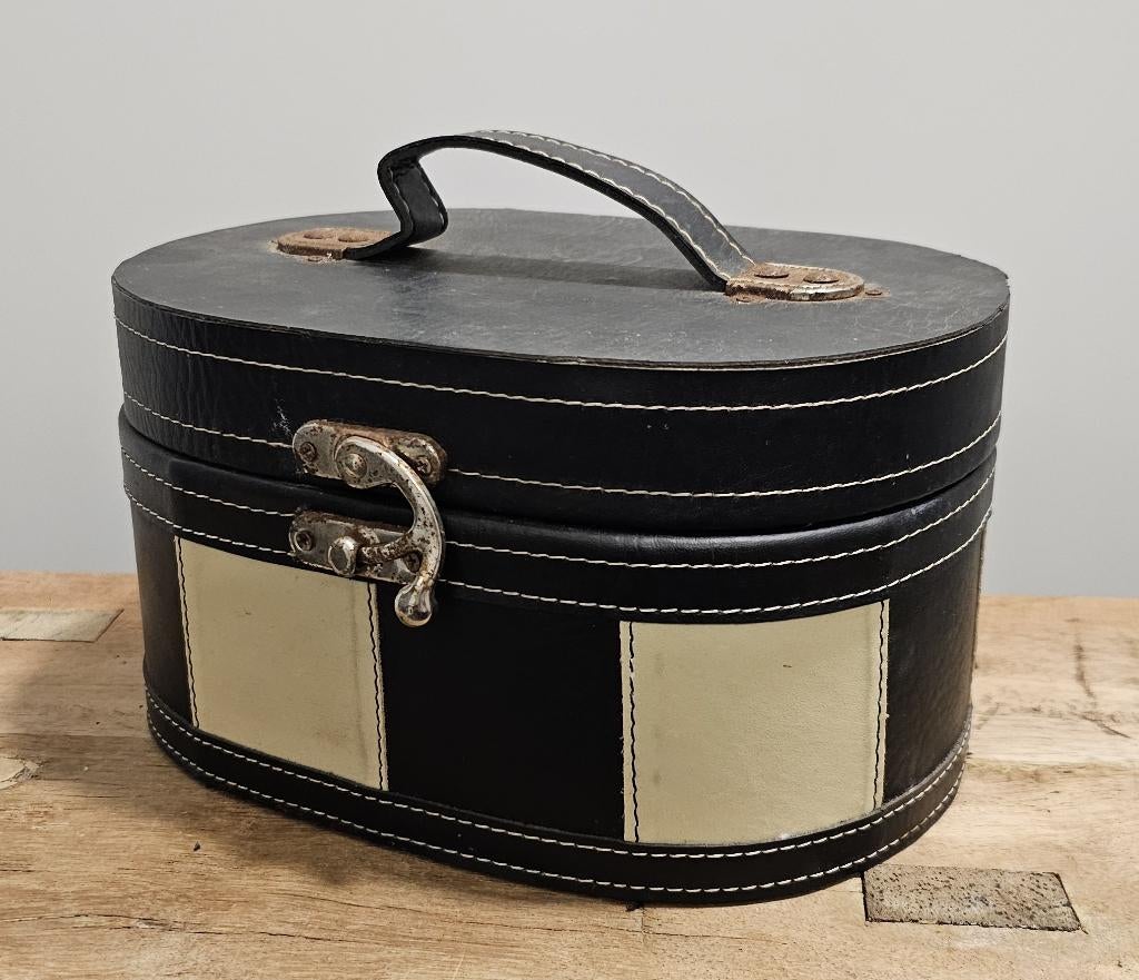 LEUK VINTAGE KOFFERTJE, Sieraden, Tassen en Uiterlijk, Koffers, Gebruikt, Ophalen of Verzenden, Minder dan 35 cm, Minder dan 50 cm