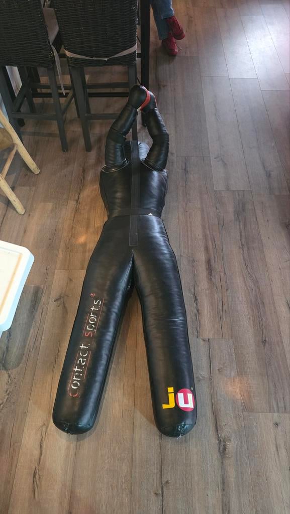 Worsteldummy / Worstelpop voor vechtsport, Ophalen