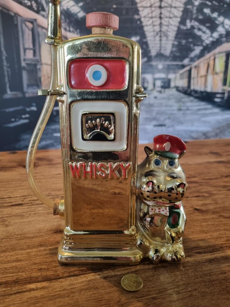 Vintage Whisky Dispenser Benzinepomp met Nijlpaard, Antiek en Kunst, Ophalen of Verzenden
