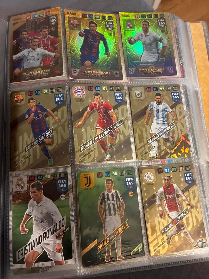 Voetbal kaarten boek 2018 - Adrenalyn XL met topkaarten, Verzamelen, Sportartikelen en Voetbal, Gebruikt, Boek of Tijdschrift