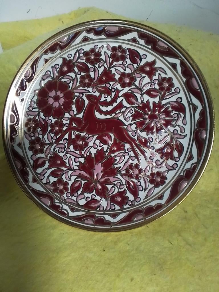 9394) NASSOS  keramiek mooi oud wandbord met hert gouden ran, Ophalen of Verzenden