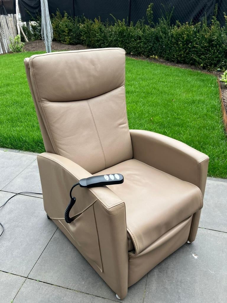 Sta op stoel electrische relaxfauteuil leder, Ophalen of Verzenden, Zo goed als nieuw, 50 tot 75 cm
