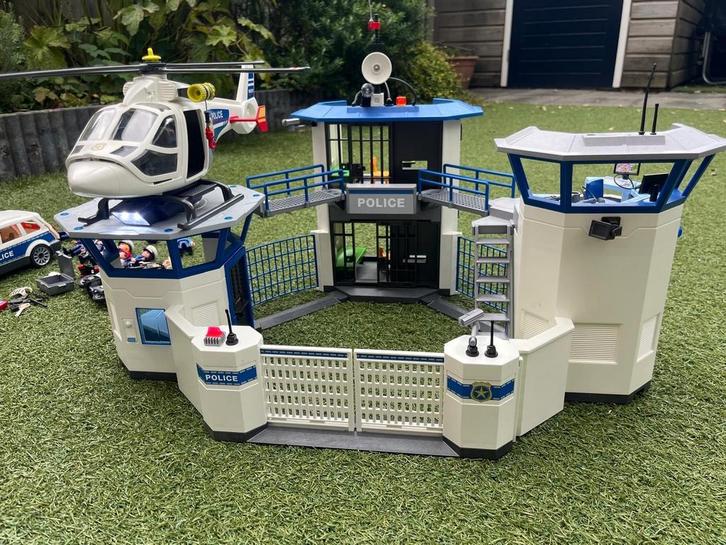 PLAYMOBIL Politiebureau met politiewagen, helikopter en meer, Kinderen en Baby's, Speelgoed | Playmobil, Gebruikt, Complete set