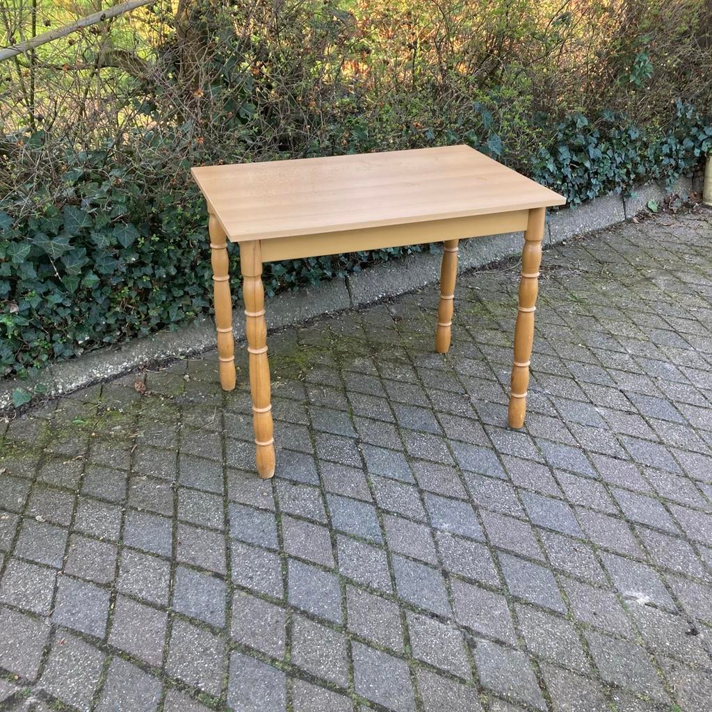 Vintage tafeltje met modern blad - ideaal voor studentenkame, Ophalen, Gebruikt, 75 cm of meer, 60 cm of meer
