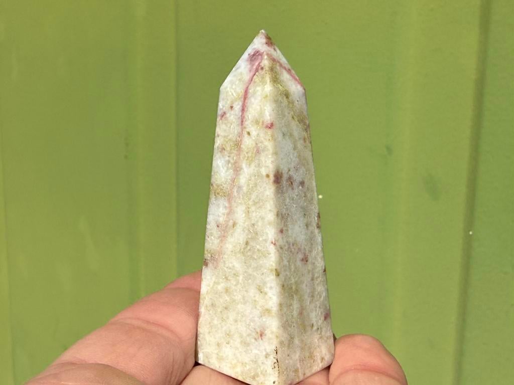 Cinnaber in kwarts obelisk mineralen, Ophalen of Verzenden