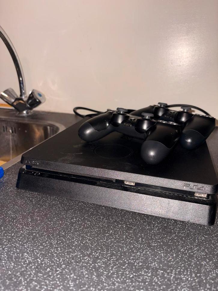 Playstation 4, Spelcomputers en Games, Spelcomputers | Sony PlayStation 4, Gebruikt, Slim, Met 2 controllers, Met games, Ophalen