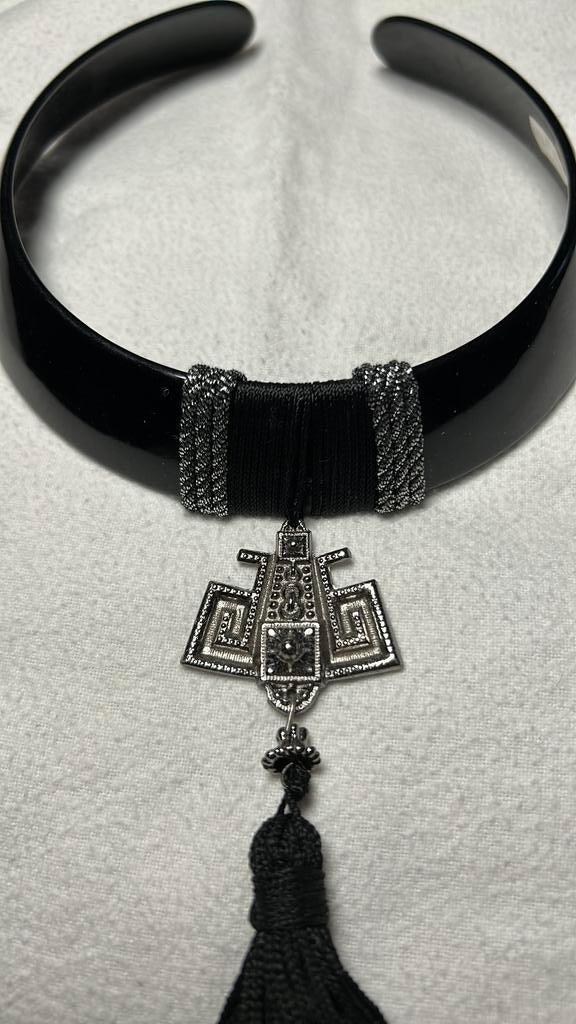 2 chokers met zilver- of goudkleurige hanger pr.p.stuk, Overige materialen, Overige kleuren, C, Nieuw