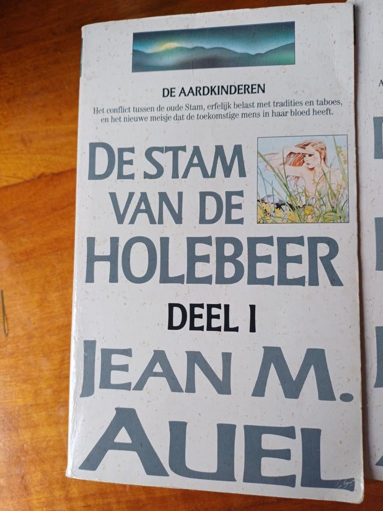 De Aardkinderen - Deel 1, 2, 3 en 4 - Jean M. Auel, Ophalen of Verzenden, Gelezen, Jean M. Auel, Nederland