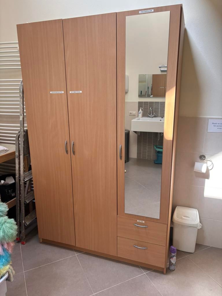 Kleding / opslag kast, Huis en Inrichting, Kasten | Kledingkasten, 100 tot 150 cm, 200 cm of meer, Zo goed als nieuw, 25 tot 50 cm
