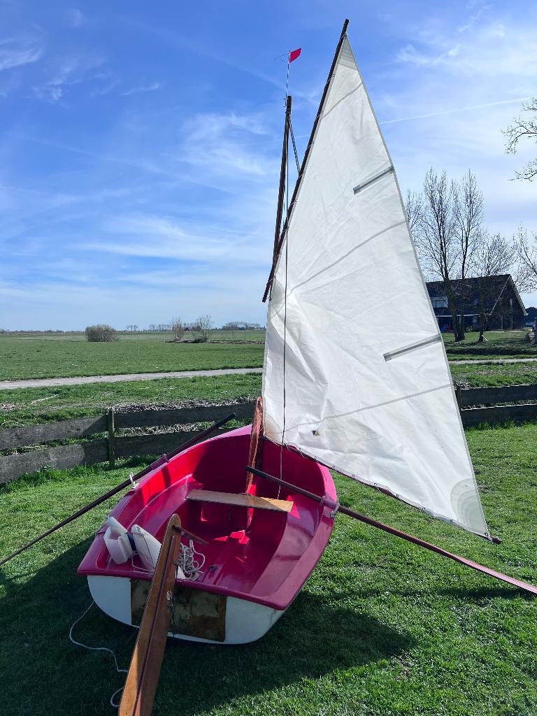 Goedkoop klein zeilbootje met wegtrailer (Kalf) – vaarklaar, Watersport en Boten, Zeilen en Zeiltoebehoren, Gebruikt, Minder dan 15 m²