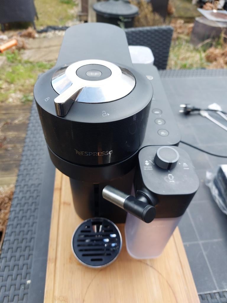 De'Longhi
Nespresso Vertuo Lattissima, Espresso apparaat, Overige typen, 10 kopjes of meer, Ophalen of Verzenden