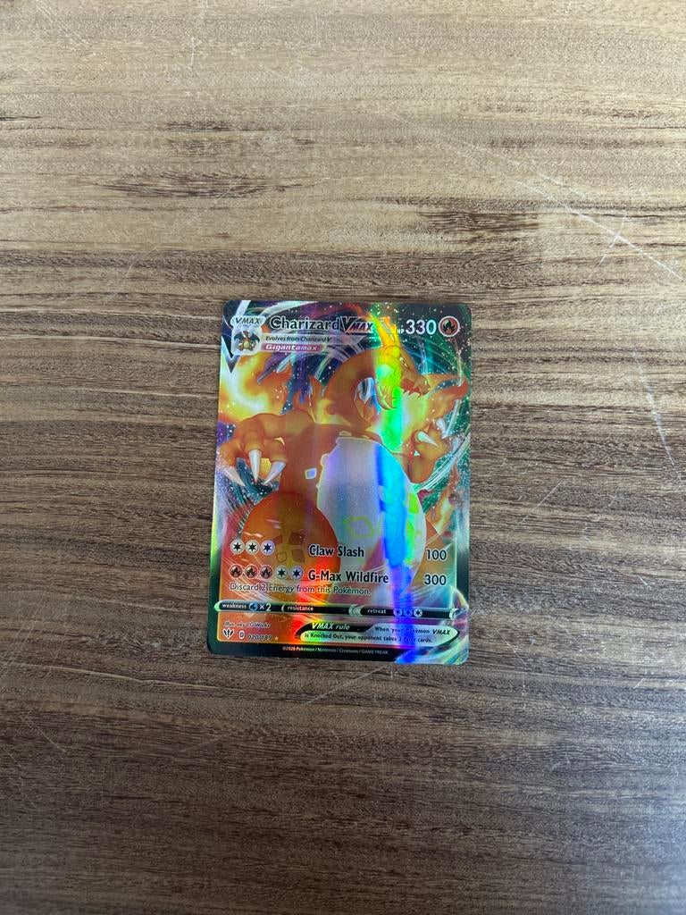 Charizard VMAX Pokémon kaart, Hobby en Vrije tijd, Verzamelkaartspellen | Pokémon, Ophalen of Verzenden, Gebruikt, Losse kaart