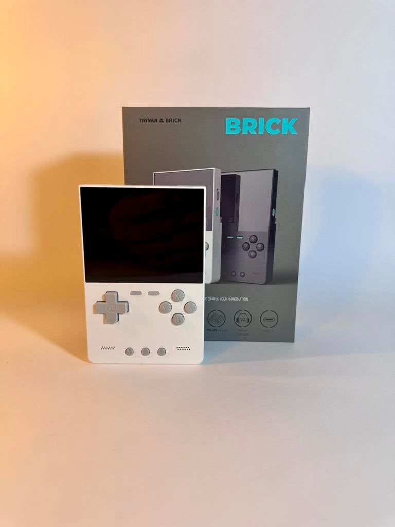 TrimUI Brick Wit || 3000 games, Spelcomputers en Games, Spelcomputers | Nintendo Game Boy, Ophalen of Verzenden, Nieuw, Game Boy Advance