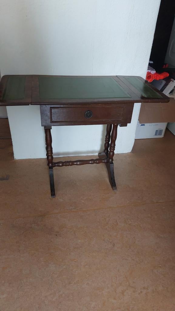 Klein antiek tafeltje, Ophalen, Gebruikt, 50 tot 100 cm, 25 tot 50 cm