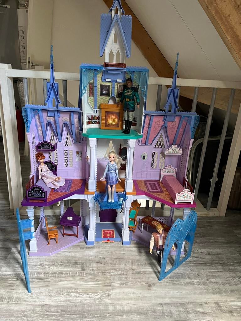 Groot Elsa Kasteel met poppen en meubels, Ophalen, Gebruikt, Meisje