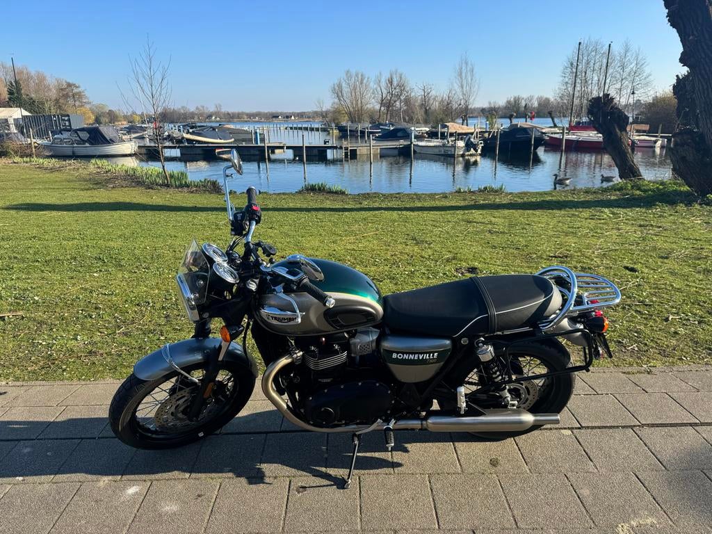 Triumph Bonneville T100 Gold Line - Nieuwstaat, veel extra’s, Motoren, 2 cilinders, Gebruikt, Particulier, Meer dan 35 kW