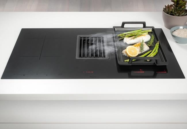 In feite NIEUWE Pelgrim Inductiekookplaat met afzuiging 83cm, Witgoed en Apparatuur, Kookplaten, Ophalen, 4 kookzones, Zo goed als nieuw