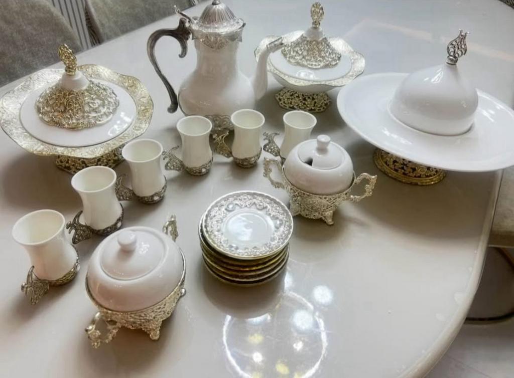 Luxe Thee- en Serviesset – Klassiek Design, Ophalen of Verzenden