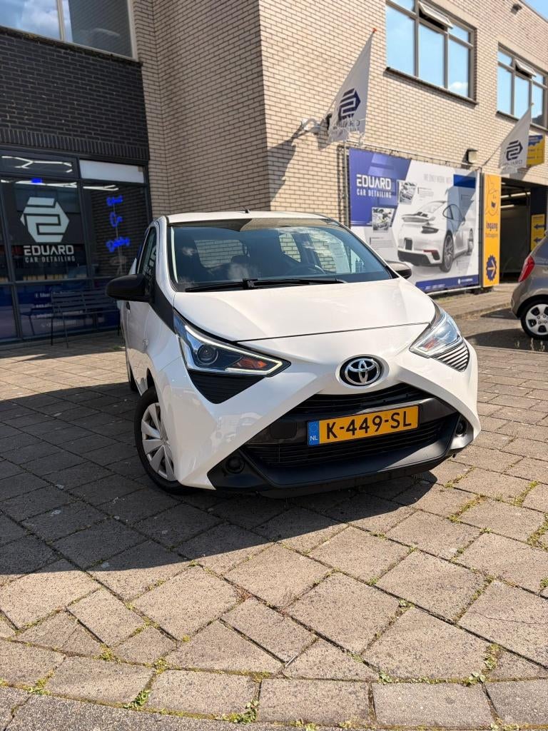 Toyota Aygo 1.0 Vvt-i 72pk 5D 2021 Wit, Voorwielaandrijving, Stof, 4 stoelen, Wit