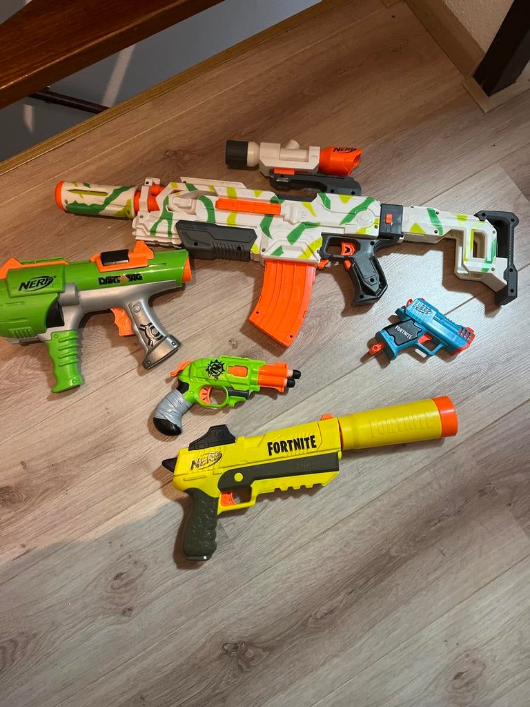 Groot Nerf pakket met diverse blasters, Kinderen en Baby's, Speelgoed | Buiten | Actiespeelgoed, Ophalen of Verzenden, Zo goed als nieuw