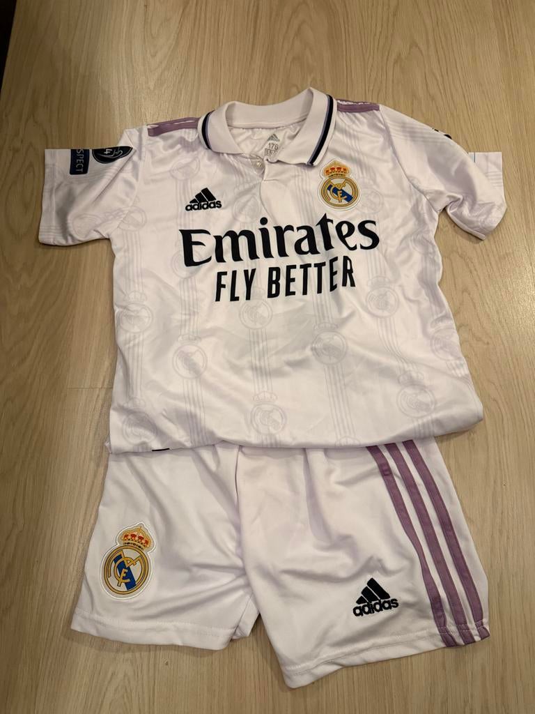 Real Madrid tenue kind XS seizoen 22/23, Ophalen of Verzenden, Nieuw, Jongen