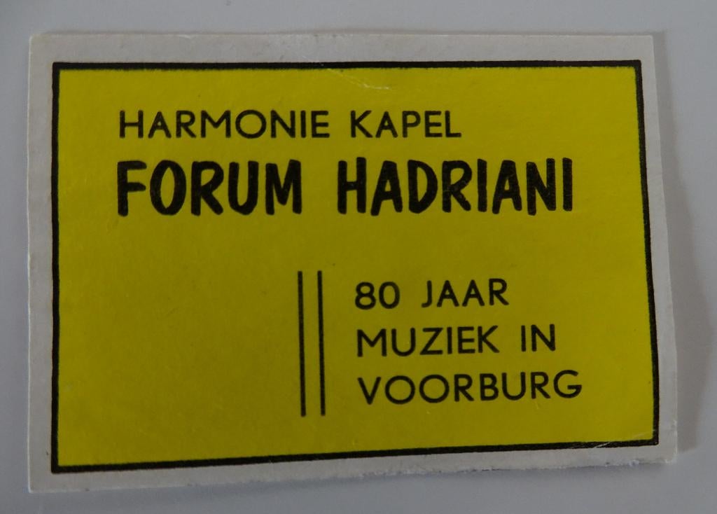 HARMONIE KAPEL   HADRIANI  80 JAAR NUZIEK  VOORBURG, Verzenden, Zo goed als nieuw, Luciferdoosjes of -merken