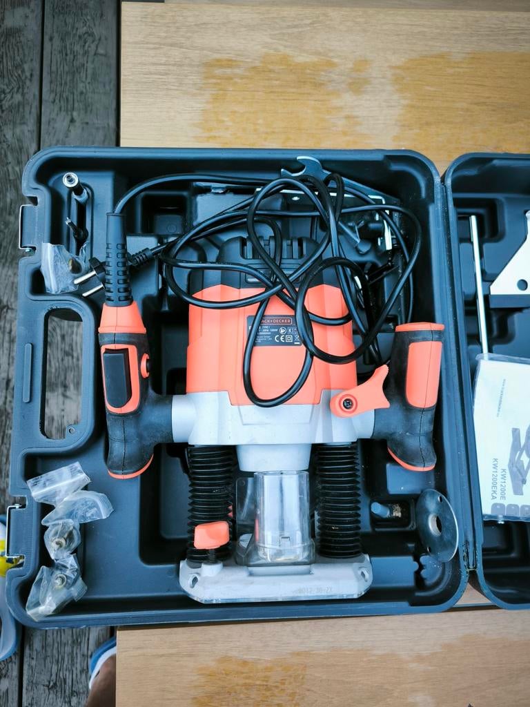 Black & Decker Bovenfrees KW1200EKA met nieuwe freesjes, Ophalen, Elektrisch, Bovenfrees