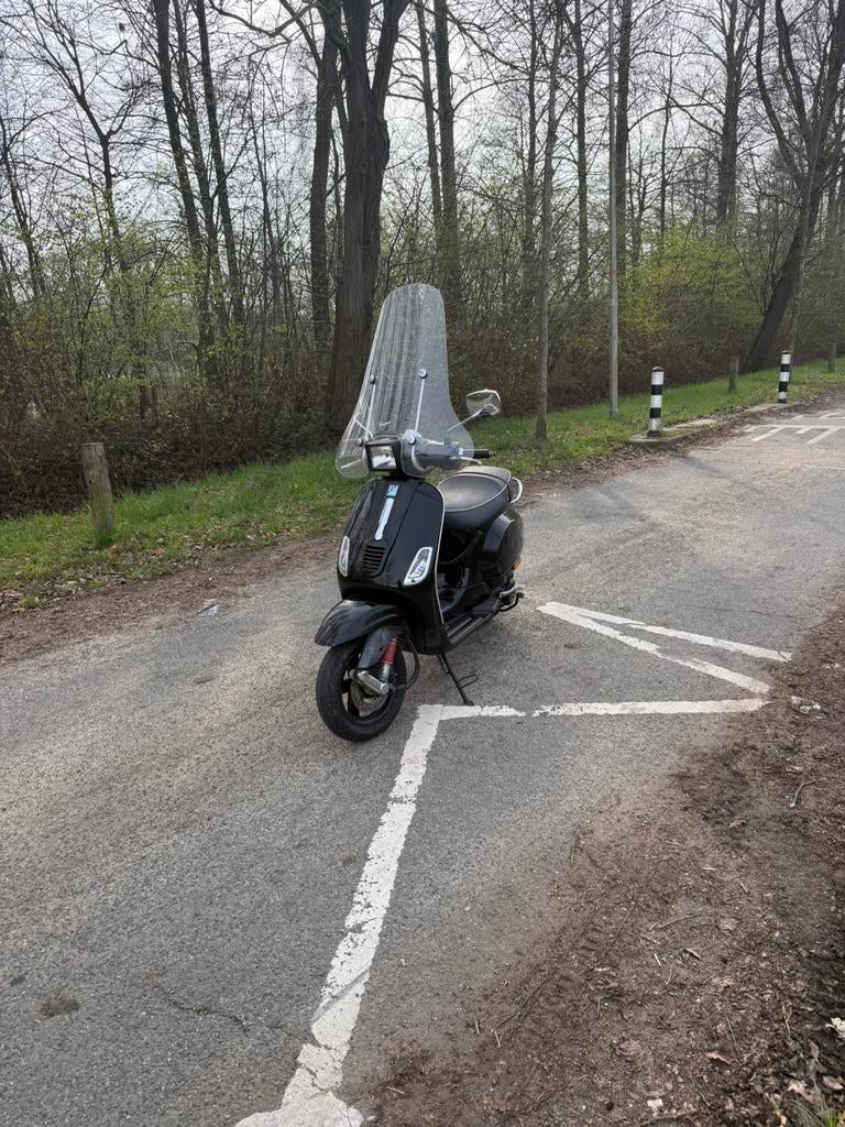 Te koop piaggio vespa, Ophalen, Zo goed als nieuw, Benzine