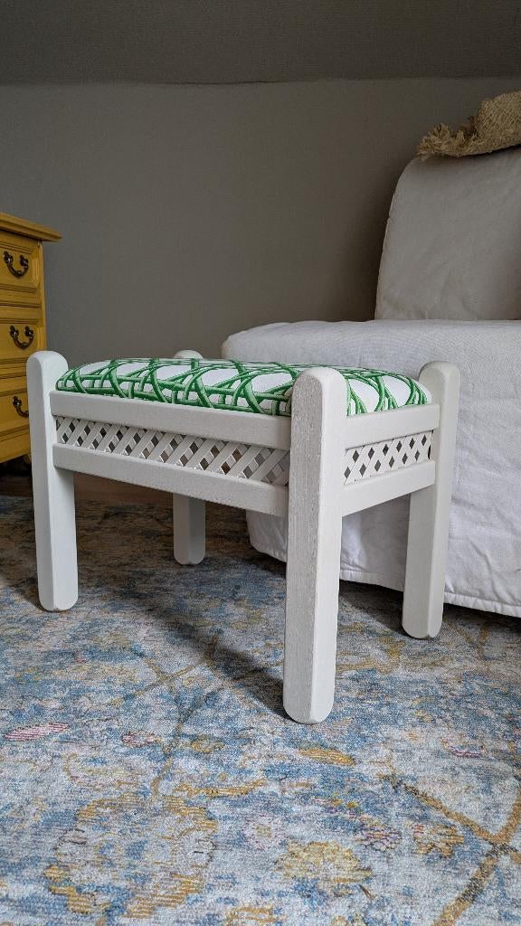 Vintage poefje/ krukje met Harlequin stof, Huis en Inrichting, Banken | Voetenbanken en Poefen, Boho, Minder dan 50 cm, Ophalen of Verzenden