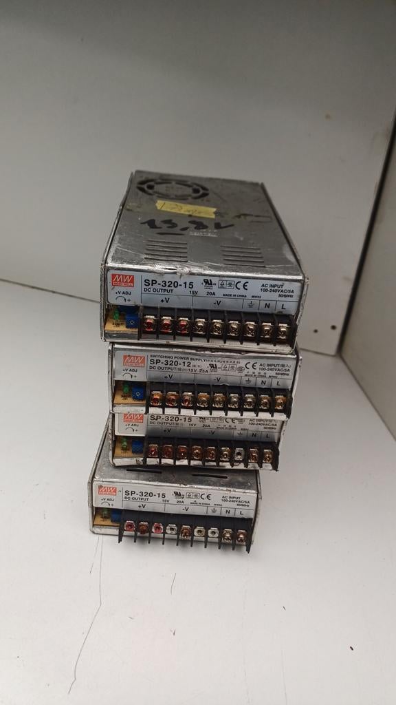 Mean Well 12V 25A en 15V 20A voedingen, Ophalen of Verzenden, Gebruikt, Overige merken