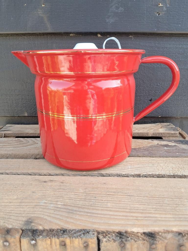 Prachtige gave rode melkkoker met goudbies., Ophalen of Verzenden