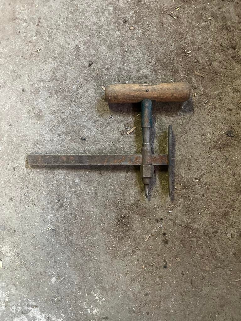 Vintage Pakkingsnijder - Handig Gereedschap voor Pakkingen, Ophalen, Gebruikt