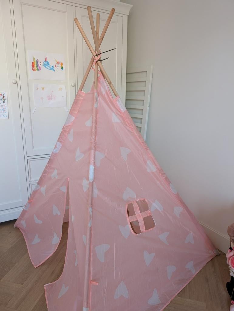 Mooie roze tipitent met hartjes, en zijraampje, Kinderen en Baby's, Speelgoed | Speeltenten, Ophalen, Zo goed als nieuw