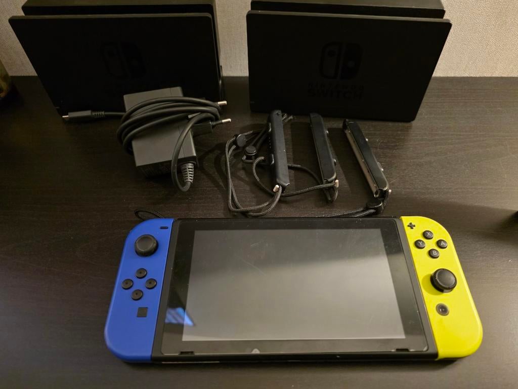 Nintendo Switch blauw met geel weinig gebruikt, Spelcomputers en Games, Spelcomputers | Nintendo Switch, Ophalen of Verzenden