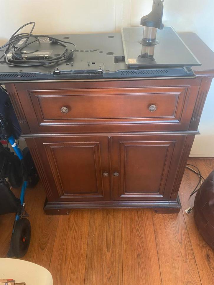 Antieke meubels: Kast, tafel en diverse meubelen, Antiek en Kunst, Antiek | Meubels | Kasten, Ophalen