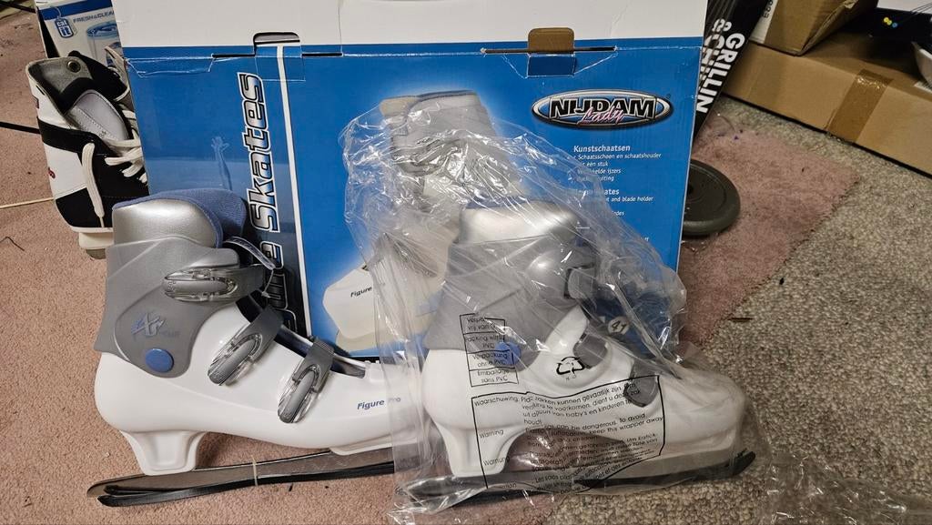 Schaatsen - Oud maar ongebruikt - Maat 41, Sport en Fitness, Schaatsen, Ophalen