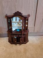 Kast Barbie met accessoires, Ophalen of Verzenden, Gebruikt