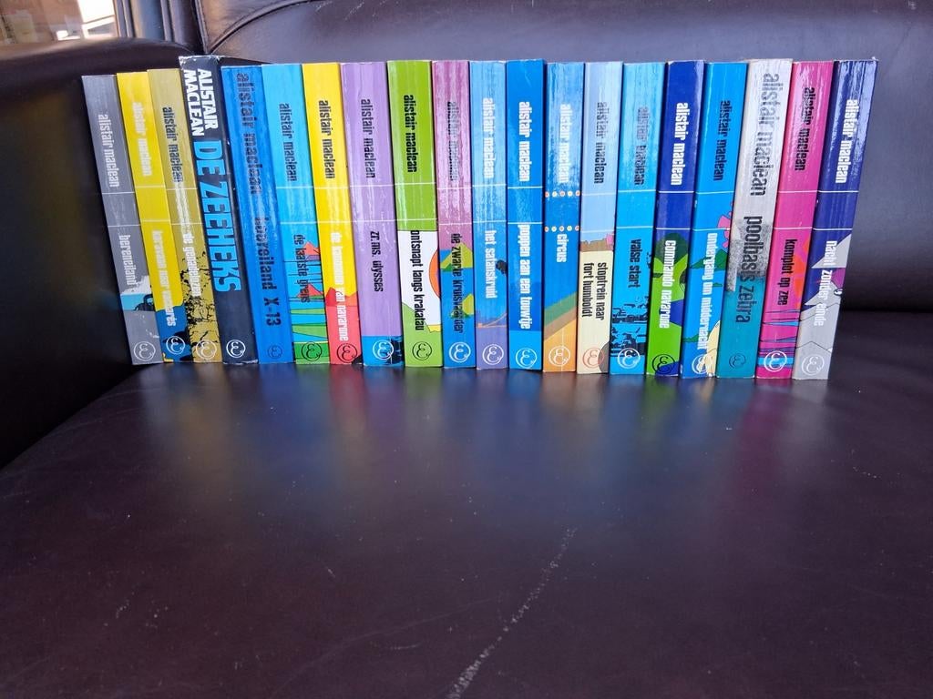 20 leesboeken van de schrijver Alistair Maclean., Boeken, Ophalen