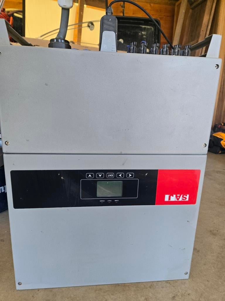 SAJ Omvormer voor Grootverbruikers - Krachtig & Betrouwbaar, Doe-het-zelf en Verbouw, Ophalen, Gebruikt, Overige typen, 200 wattpiek of meer