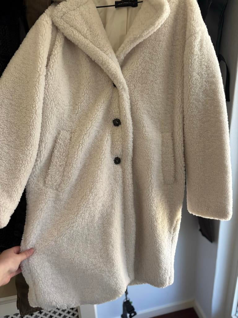 Witte teddy jas van Expresso, maat 40, Kleding | Dames, Jassen | Winter, Ophalen, Zo goed als nieuw, Maat 38/40 (M), Wit