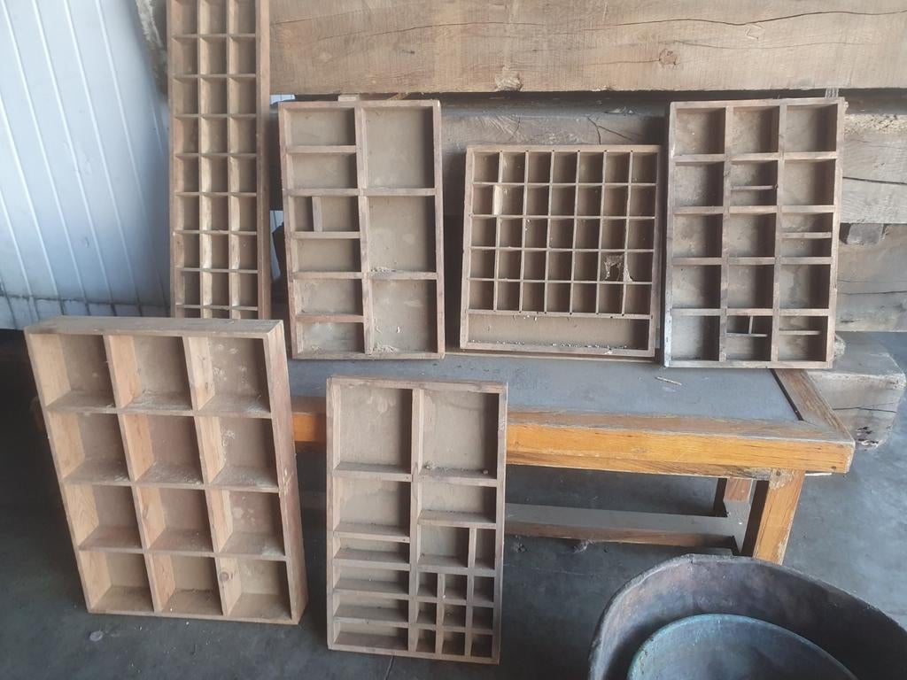 6 verschillende letterbakken, Ophalen