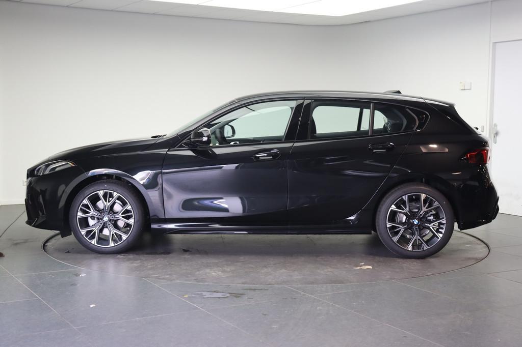 BMW 1 Serie 120 M Sport Automaat / Achteruitrijcamera / Driv, Auto's, BMW, Stof, 156 pk, Zwart, 3 cilinders