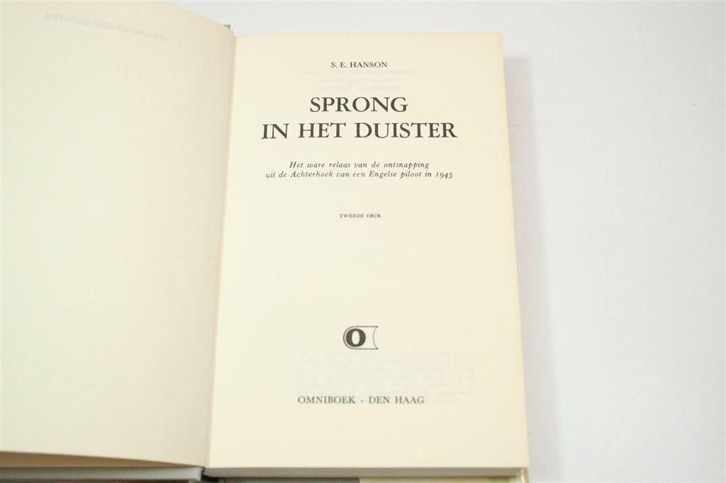 Sprong Duister — Engelse Piloot Ontsnapt, Achterhoek 1945, Ophalen of Verzenden, Gelezen, Europa