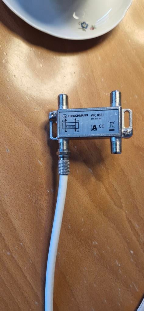 Hirschmann VFC 0631 Coaxiale Kabel Splitter, Ophalen of Verzenden, Gebruikt, Minder dan 2 meter, Coaxiale kabel