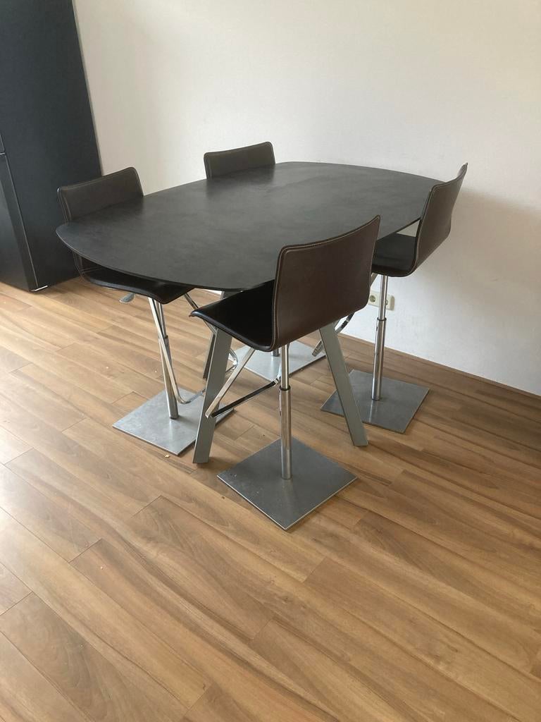 Bartafel (Xooon) met 4 Cattelan Italia leren barkrukken, Huis en Inrichting, In hoogte verstelbaar, Leer, Ophalen of Verzenden